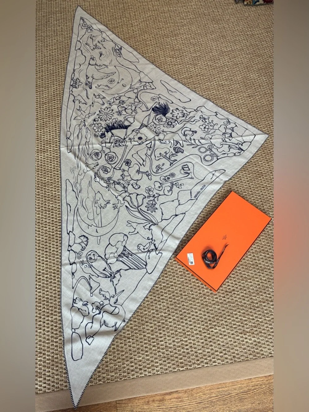 Authentic Hermes Mille et Un Lapins Giant Triangle - Picture 2 of 15